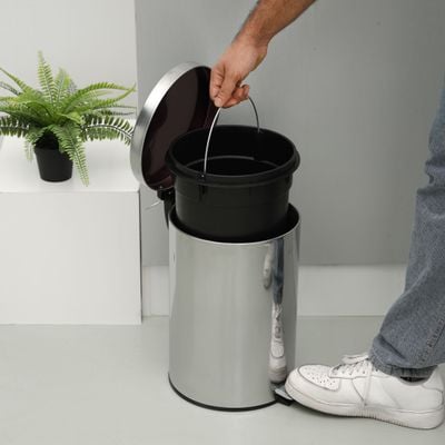 Royalford 8L Pedal Dustbin- RF12243| Pedal Bin for Waste Disposal, with Plastic Bag Fixer| Trash Can for Home, Office, Bathroom, School, Restaurant| Premium Quality Stainless steel Bin, Slow Closing Lid and Hands Free Opening| Silver