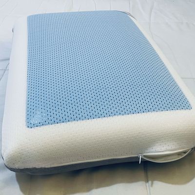 Cool Gel Deluxe Memory Foam Pillow With Cooling Technology and Removable Cover - 60x40x13 cm