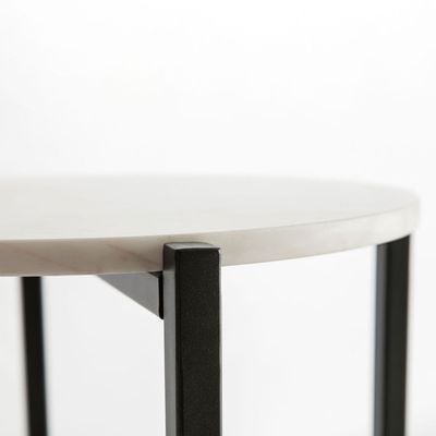 Chic Contrast Round Table