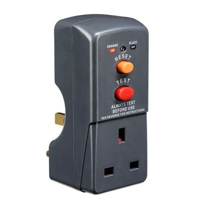 Masterplug ARCDKG-MP Non-Latching RCD Safety Adaptor – Single Socket with 40ms Trip Speed and Double Pole Contact Break