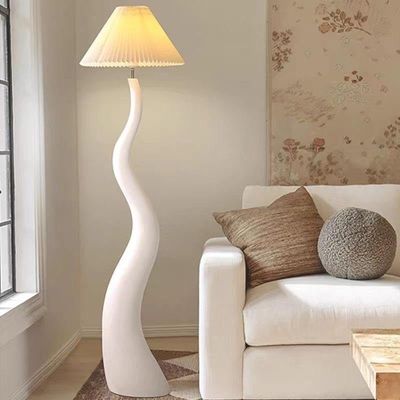 Twisted Pleated Floor Lamp, Curved Floor Standing Lamp with Pleated Lampshade LED Tricolored Bulb Plug, Side Standing Floor Light for Living room, Bedroom, Home, Office Decor.