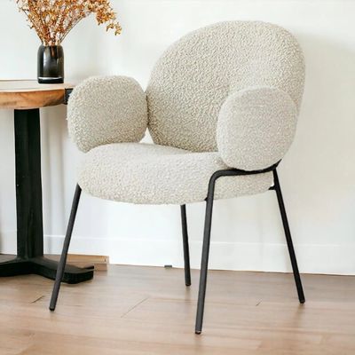 Wooden Twist Italian Design Soft Comfort Boucle Dining Chair with Black Legs Modern Stylish Accent Chair for Elegant Living Rooms