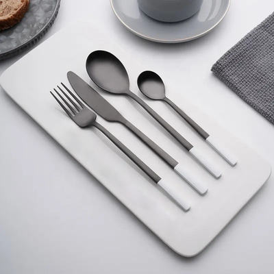 16-Piece Flatware Cutlery Set For 4 People. - Black and White