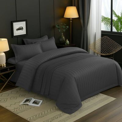 6-Piece Duvet Cover Set –King Size, Includes 1 Duvet Cover(220x240cm), 1 Fitted Sheet(180x200+30cm) 4 Pillowcases(53x75cm)
