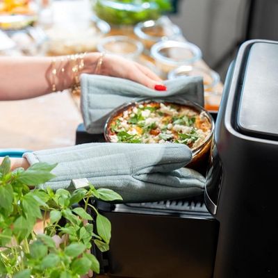 Pyrex Air Fryer Round Dish 2.3L – Multi-Purpose Heat-Resistant Glass Dish for Air Frying & Baking