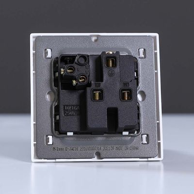 Milano 16A Universal Switched Socket Mpw