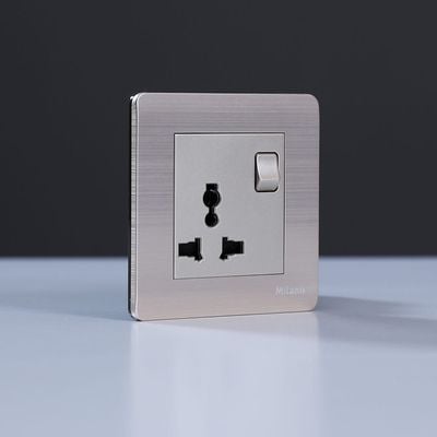 Milano 16A Universal Switched Socket Gd