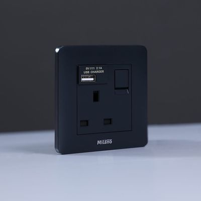 Milano 13A Single Switched Socket With Usb Mblk