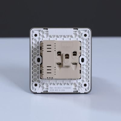 Milano 16A Single Universal Socket With Dual Usb