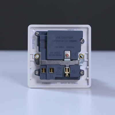 Milano 13A 1Gang Switched Socket, 2.1 A Usb Outlet