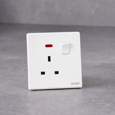 Milano 13A Socket With Neon, Dp Aura Wh