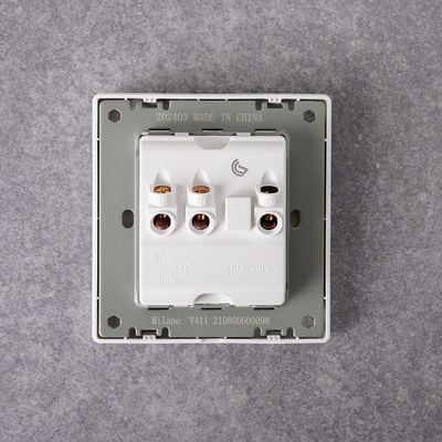 Milano 13A Socket With Neon, Dp Aura Wh