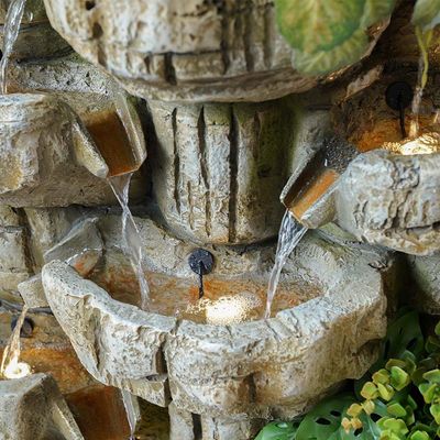Niagra Falls Fountain – With Light