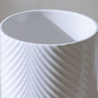 Ceramic Leaf Pot - White - 13x13x13 cm