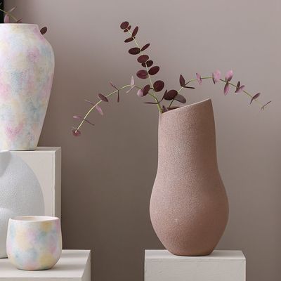 مزهرية سيراميك مجردة من ليكسي كاراميل SS25، لون صدأ، 23.2 × 23.2 × 46.5 سم