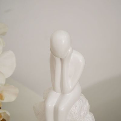 Liana Stoneware Thinking Person Wht 19X12X35Cm