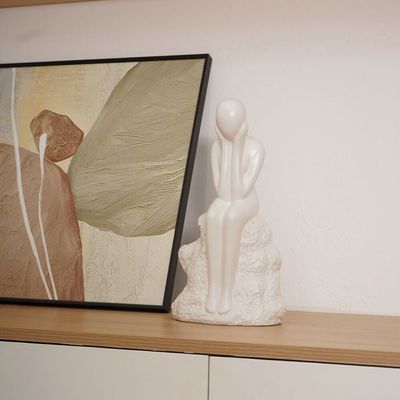 Liana Stoneware Thinking Person Wht 19X12X35Cm