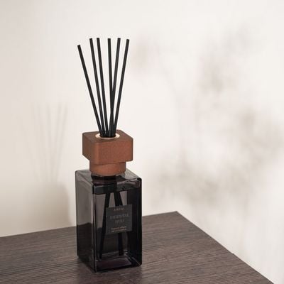 Amara 180ml Reed Diffuser Wood Lid Rattan Sticks Oriental Oud 