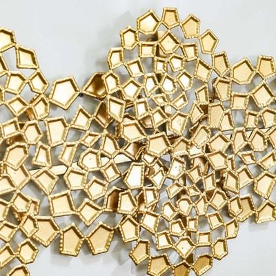 Stolpa Metal Wall Decor Gold 106 x 6 x 47.6 Cm