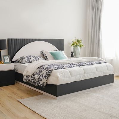 Onda 180 X 200 King Bed w/ 2 Night Stand & Dresser+ Mirror w/  LED  - Black / White 