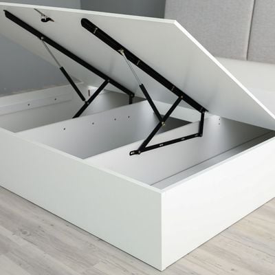 Palomeze 150 X 200 Queen Bed W/With Hydraulic And Headboard Storage - White / Black
