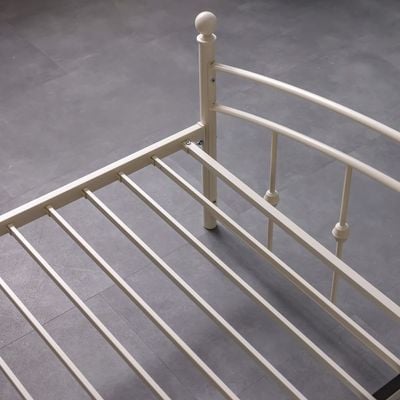 سرير كوين معدني بيلا كيرف 160×200 - أبيض