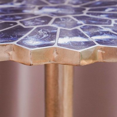 طاولة جانبية معدنية مستديرة من فلوريان - أزرق/فضي مصقول - مع ضمان لمدة عامين