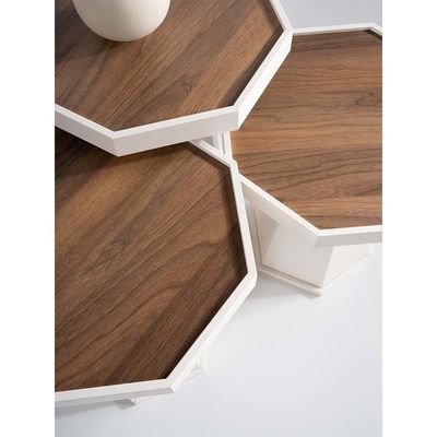 طقم طاولات متداخلة هرمية مكون من 3 قطع - خشب الجوز / حجر القمر  طقم طاولات متداخلة هرمية مكون من 3 قطع - خشب الجوز / حجر القمر