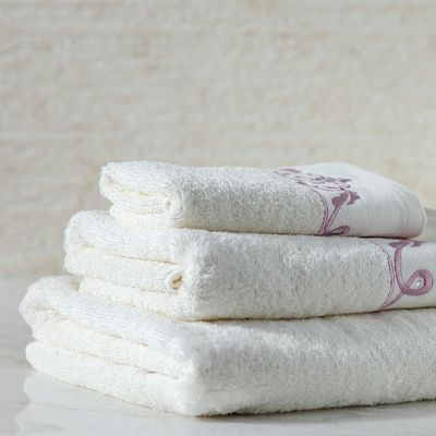 طقم مناشف إليغانزا ناومي 3 قطع مقاس 30×50 سم، 50×90 سم، 70×140 سم، لون كريمي