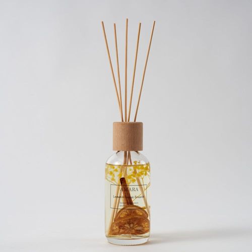 Amara 200ML Fragrance Diffuser Wood Lid Rattan Sticks Lemon and Baby Breath 8.5 x 8.5 x 28.6 Cm