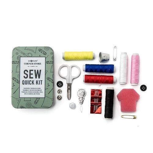 En Route Sewing Kit Assorted