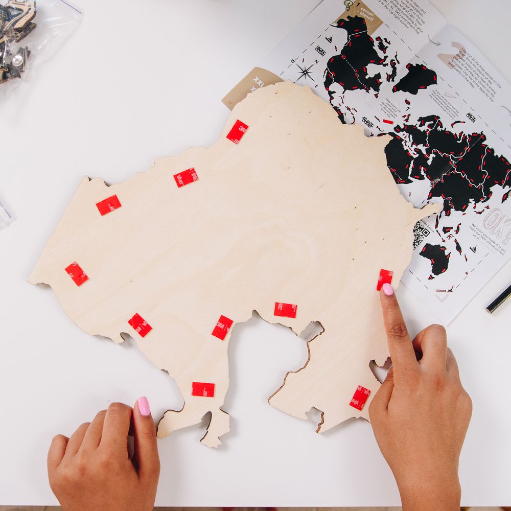 الخريطة العالمية الخشبية ثلاثية الأبعاد - منتصف الليل | متوسطة الحجم (100 × 60 سم)