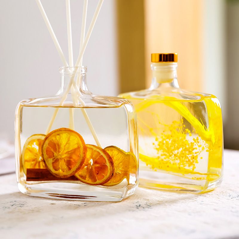 عصا ناشرة للروائح العلاجية بزيت الليمون في زجاجة زجاجية جميلة - عطر الغرفة وديكور المنزل