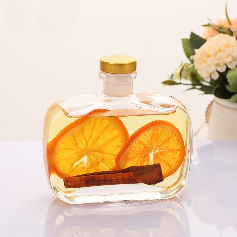 عصا ناشرة للروائح العلاجية بزيت الليمون في زجاجة زجاجية جميلة - عطر الغرفة وديكور المنزل